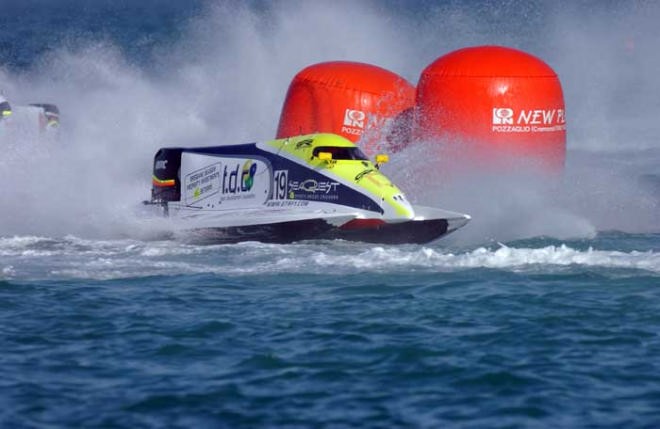 Australian Bob Trask, on pole for the second race in the 2007 F1 U.I.M. World Championship, seen here racing in Portugal © F1 World Championship http://www.f1boat.com